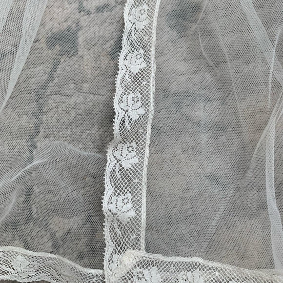 Vintage First Communion Ivory White Veil with Lace & Flower Wreath Headpiece - Picture 8 of 8